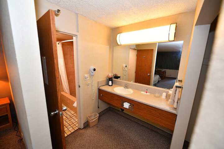 Room 9 of 34