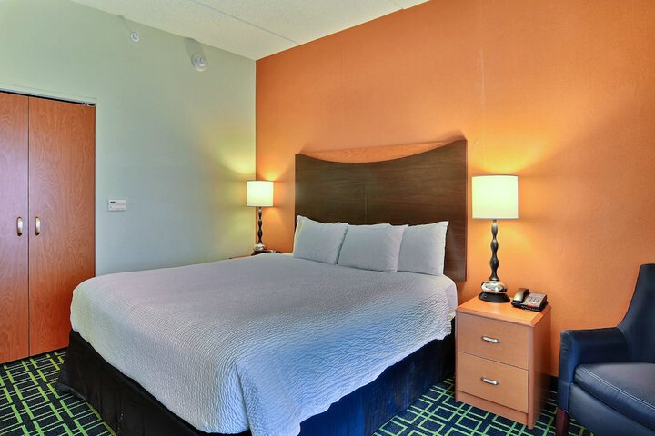 Room 13 of 32
