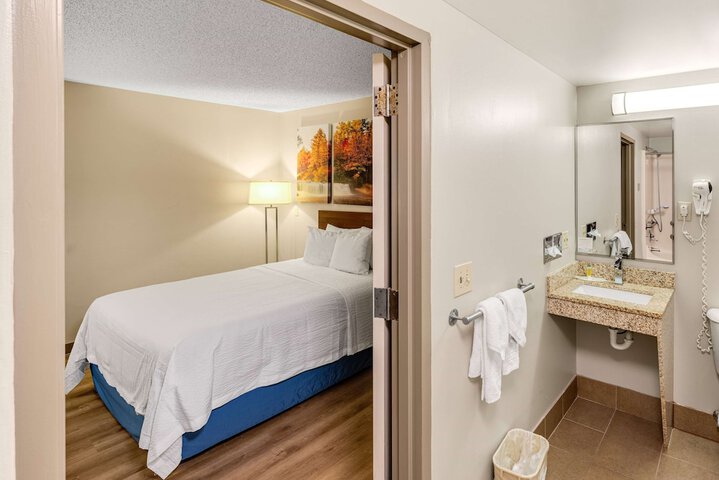 Room 10 of 17