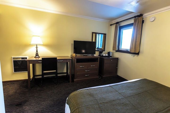 The Mammoth Creek Inn