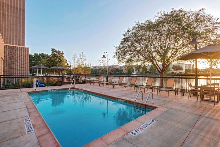 Courtyard by Marriott Houston Sugar Land / Lake Pointe