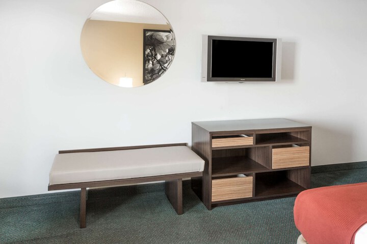 Room 12 of 21