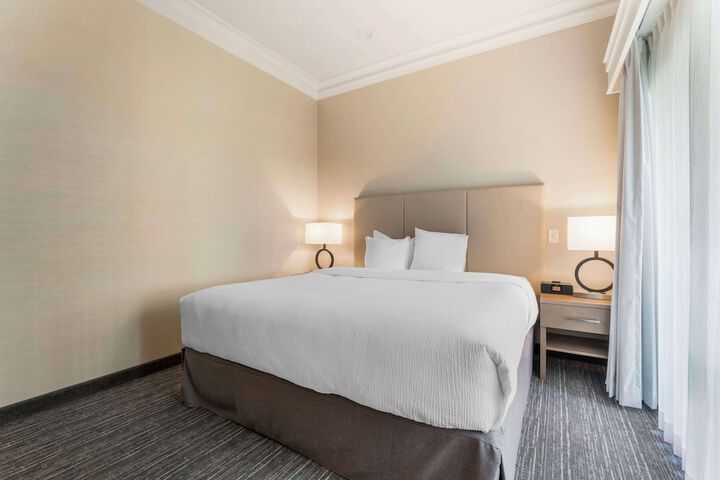 Best Western Plus Kelowna Hotel & Suites