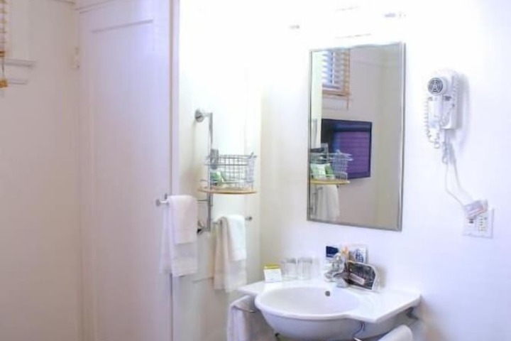 Room 26 of 58
