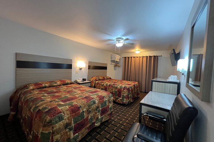Deluxe Inn