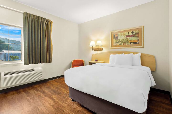 Room 10 of 27