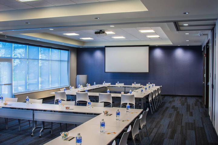 Courtyard by Marriott Winnipeg Airport