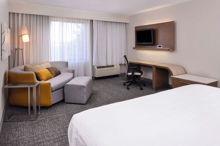 Country Inn & Suites by Radisson Brown Deer - Milwaukee North