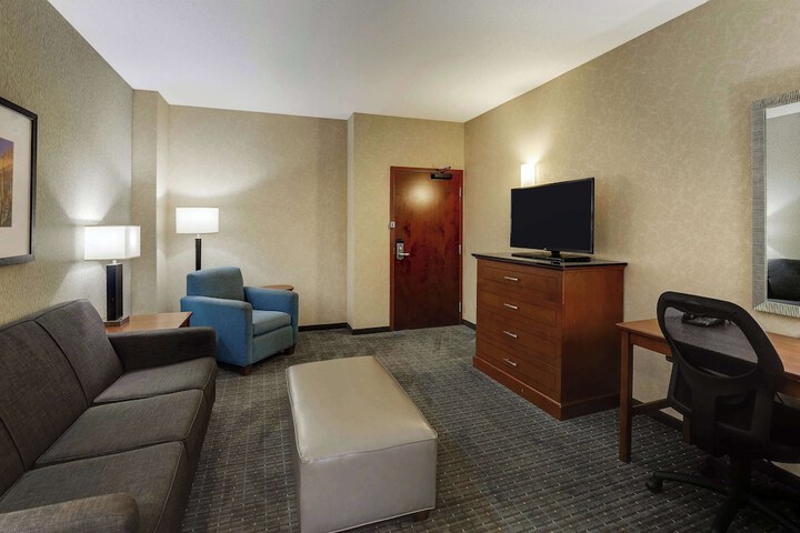 Room 35 of 77