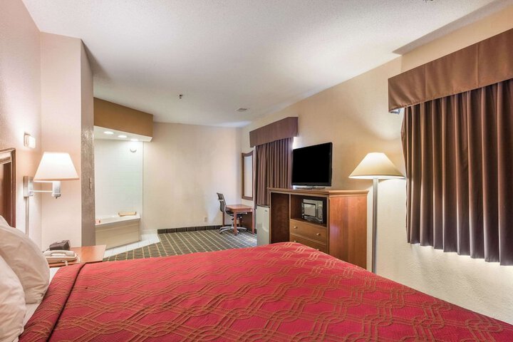 Room 32 of 43