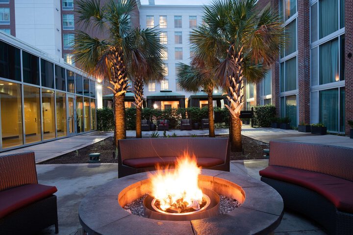 Hotel Exterior 51 of 52