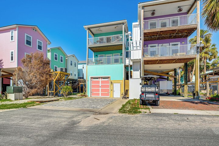Steps to Beach: Home w / Sunset Views in Cedar Key!