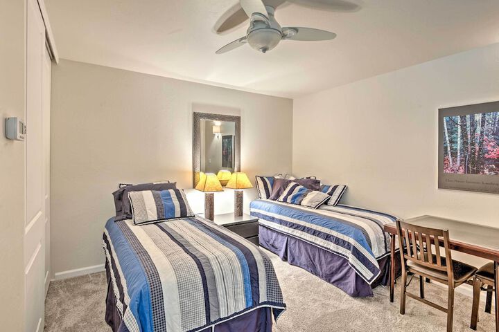 2 Mi to Heavenly Mountain: Tahoe Retreat w / Views