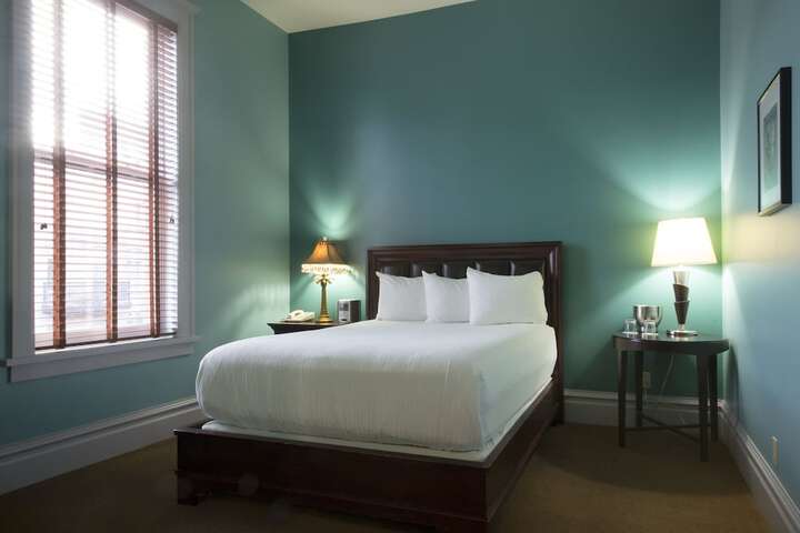 Montvale Hotel