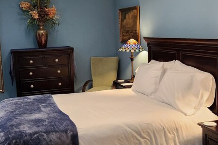Oaklawn Inn LLC