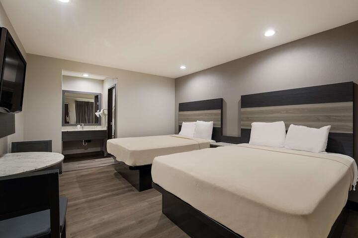 Room 15 of 26