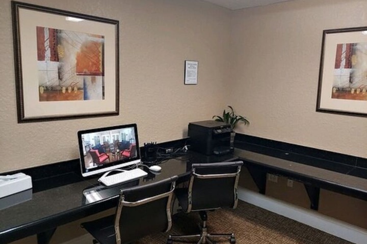 Business Center 57 of 61