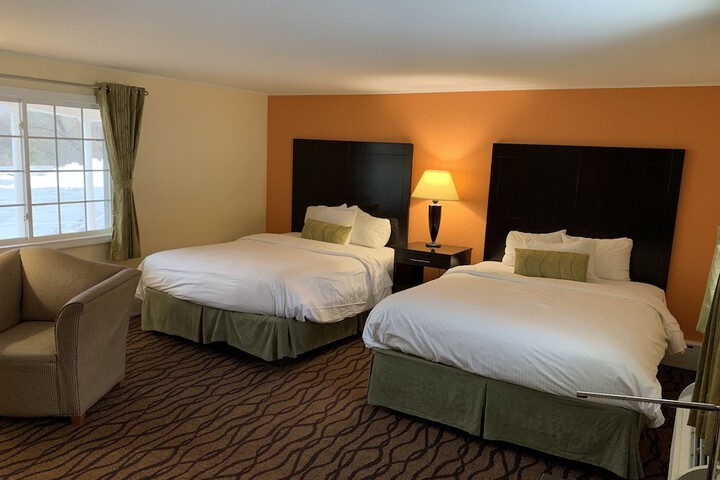 Four Winds Country Motel