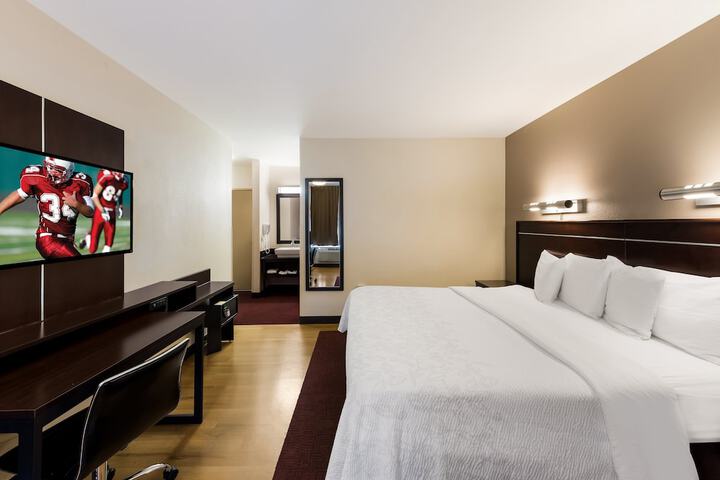 Red Roof Inn PLUS+ Columbus Downtown-Convention Center