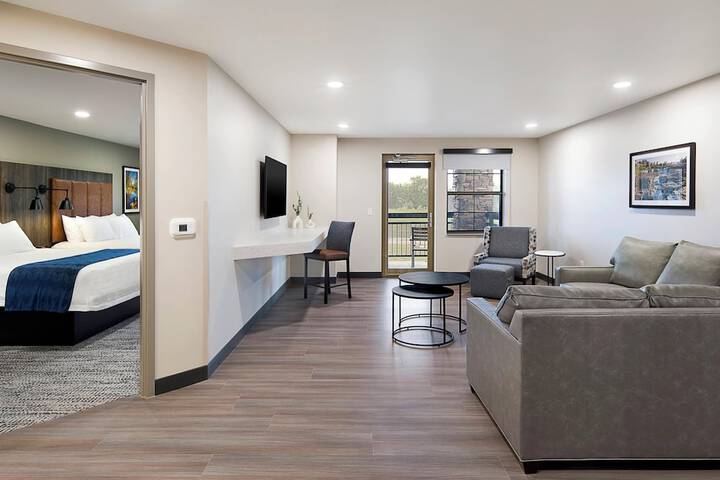 Clubhouse Hotel Suites Sioux Falls