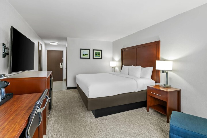 Comfort Inn & Suites Greenwood near University