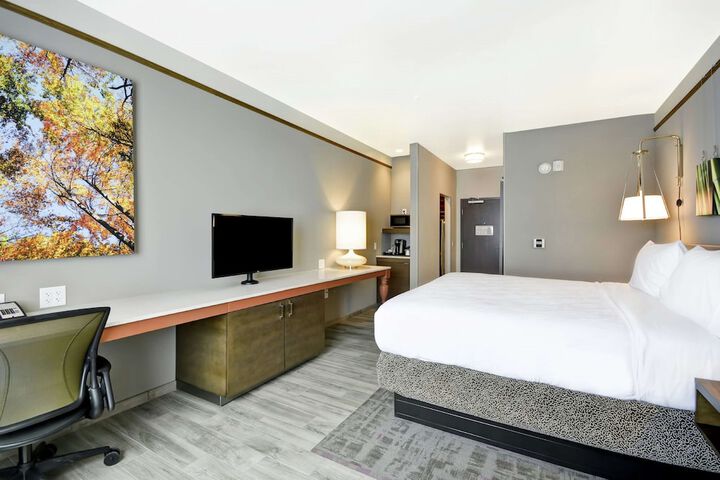 Room 19 of 38