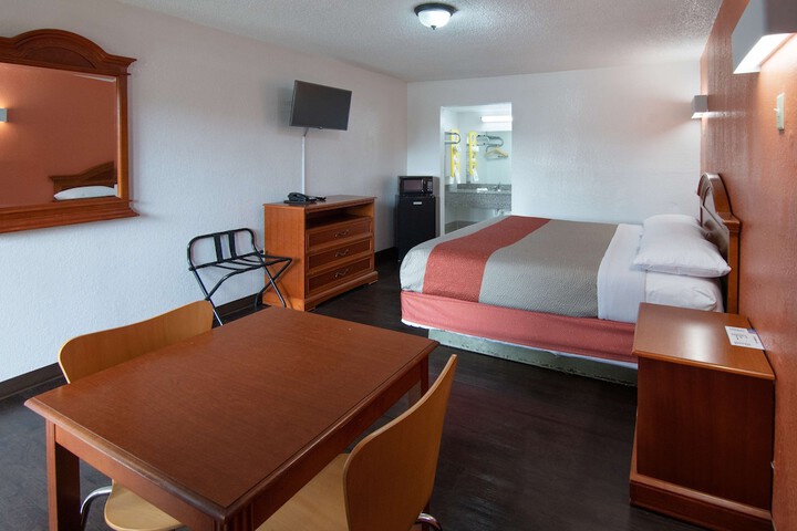 Room 16 of 26