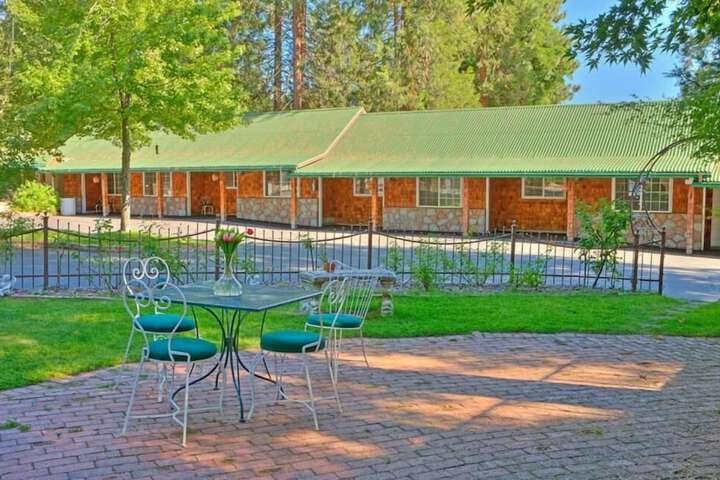 Strawberry Valley Inn