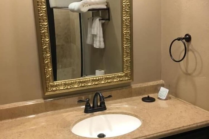 Room 10 of 31