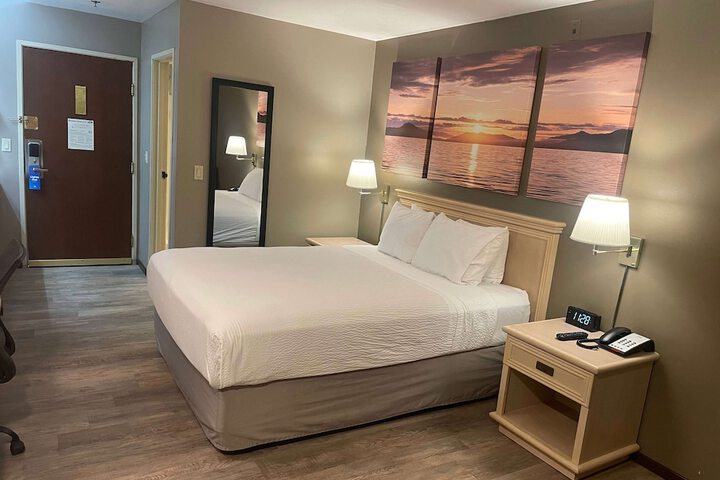 Room 25 of 39