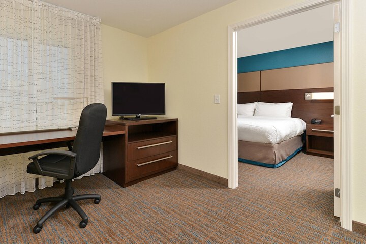 Room 17 of 38