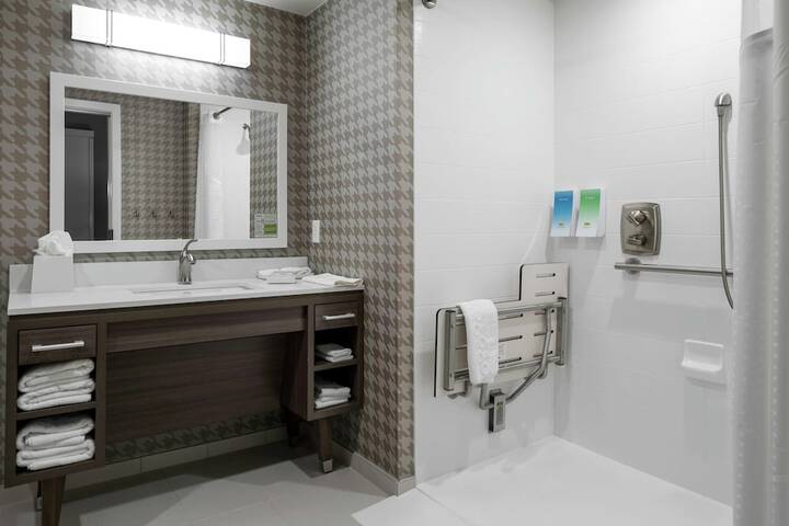 Room 10 of 22