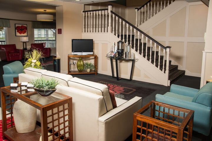 Northfield Inn Suites & Conference Center