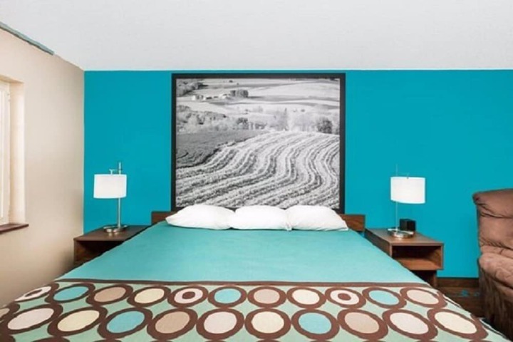 Room 8 of 14