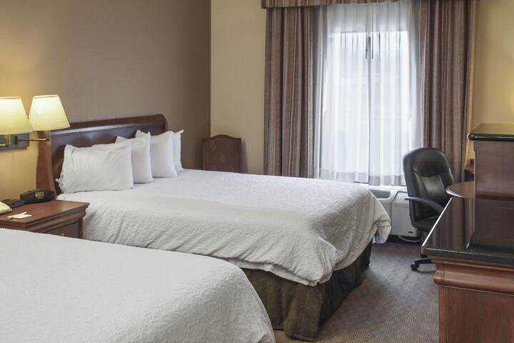 Hampton Inn & Suites Youngstown-Canfield