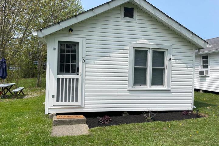 Drop Anchor Cottages and Lake House
