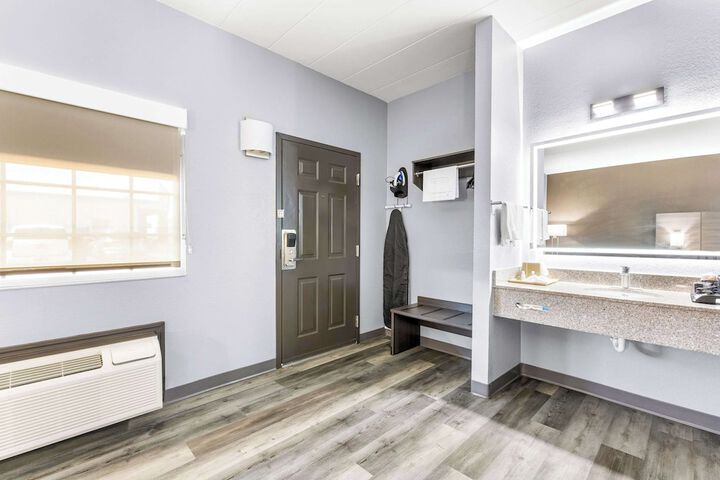 Room 17 of 37