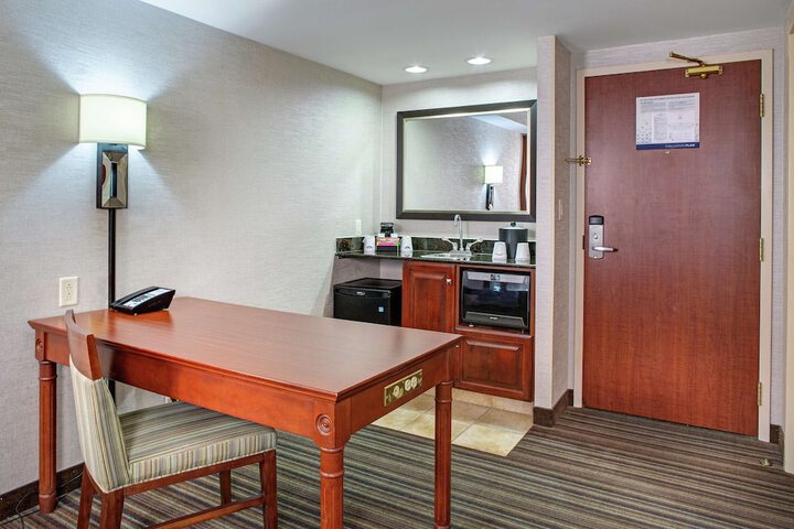Room 10 of 42