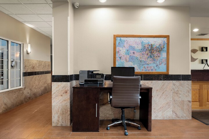 Business Center 37 of 38
