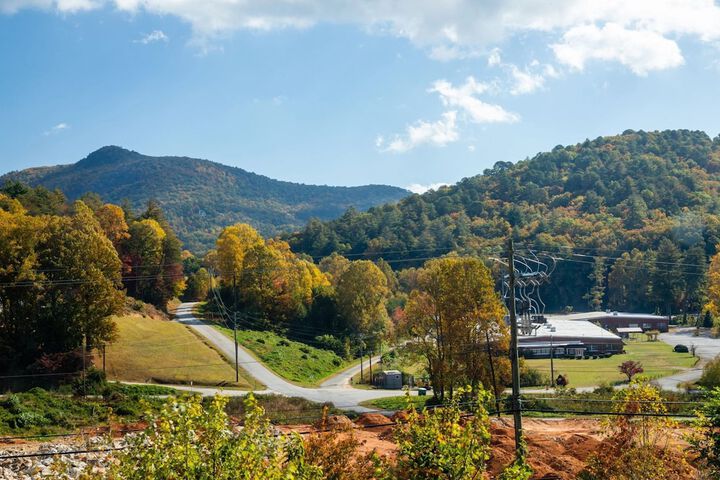Mountain Aire Cottages Inn & Glamping
