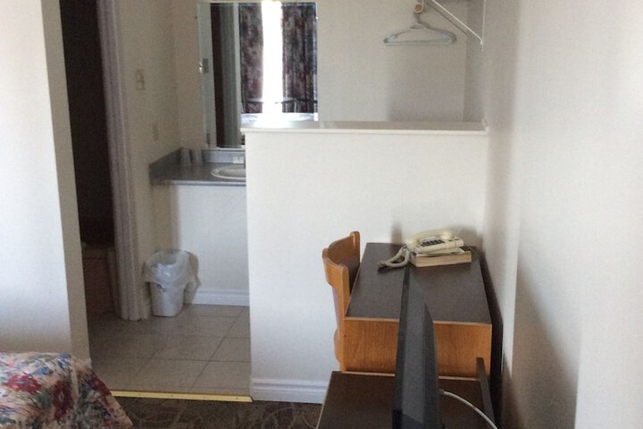 Room 8 of 14
