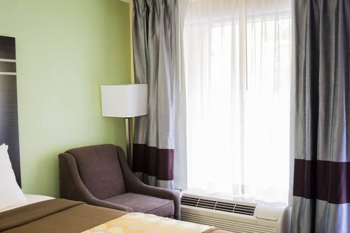 Room 10 of 25