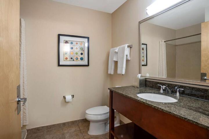 Best Western Plus Philadelphia Airport South at Widener University