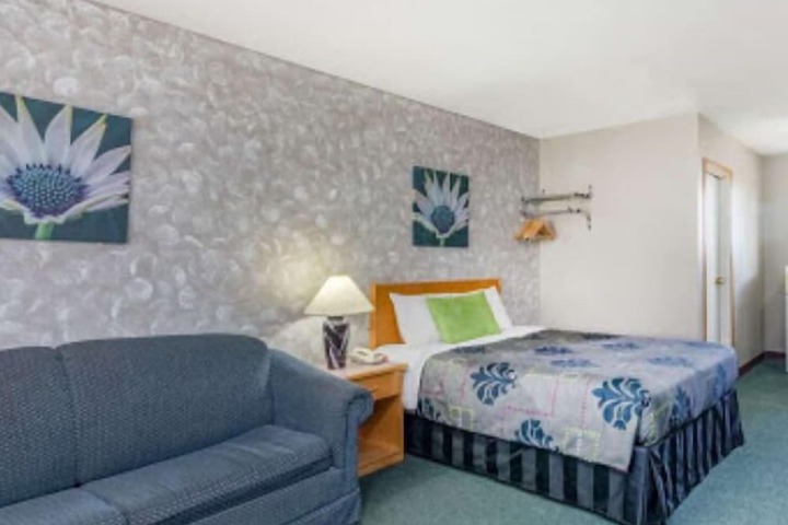 Room 27 of 36