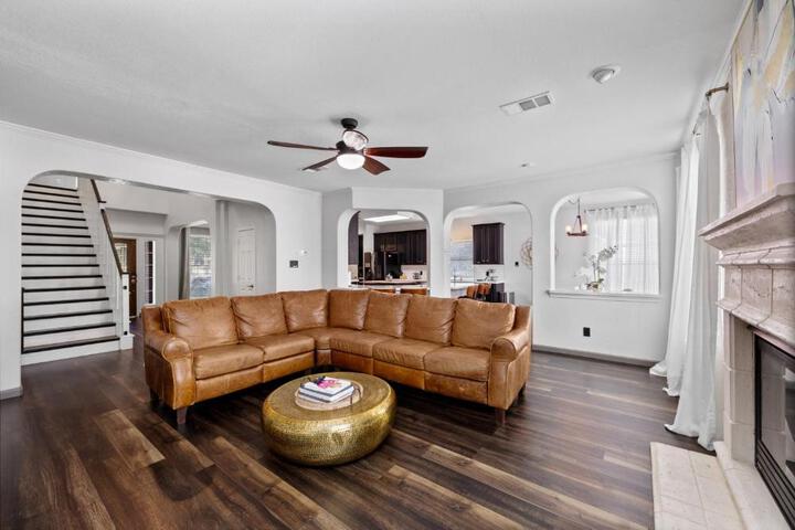 Upscale 4BR Cypress Home w Pool Hot Tub, Theater, Sleeps 20