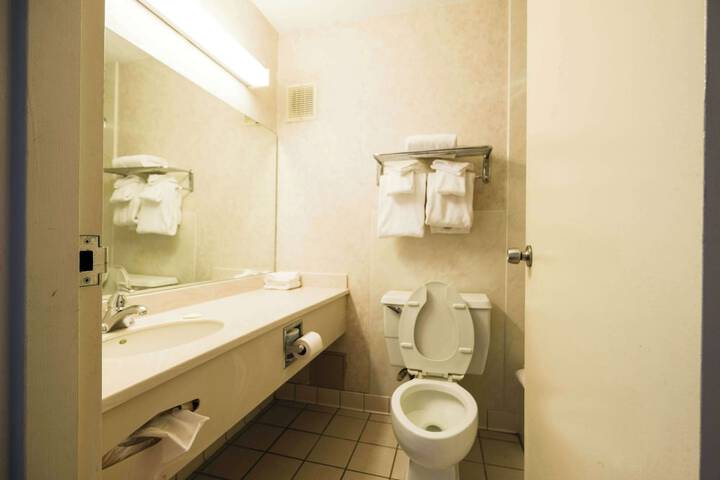 Room 42 of 113