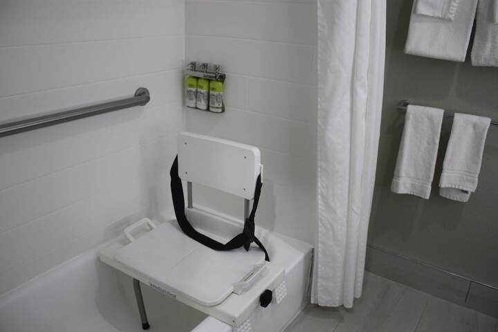 Holiday Inn Express Hotel & Suites Shamrock North by IHG