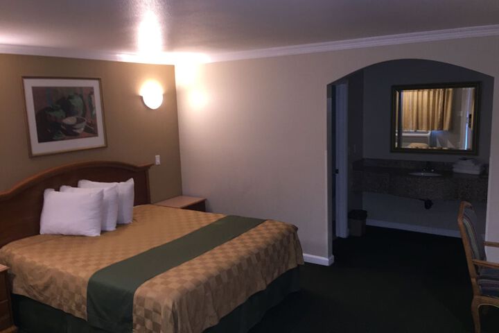 Room 51 of 66