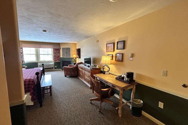Room 100 of 260