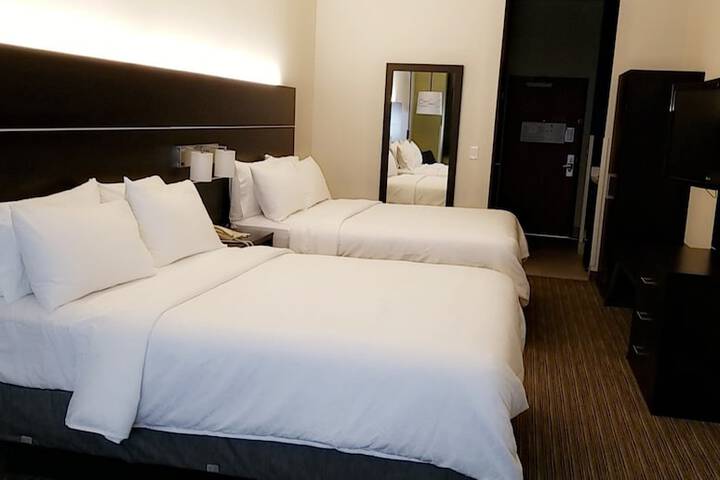 Room 13 of 32